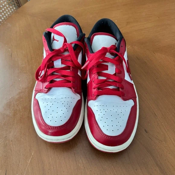 Jordan Air 1 Low Reverse Black Toe Red White Black Sneakers - Picture 5 of 6